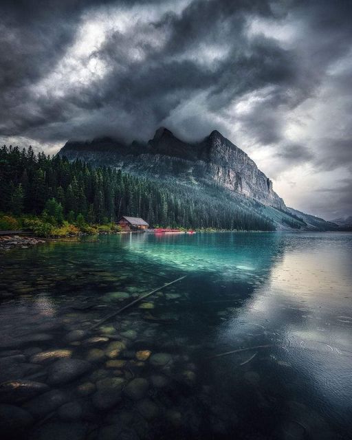 Lake Louise, Banff, Alberta @kaiyhun... 1