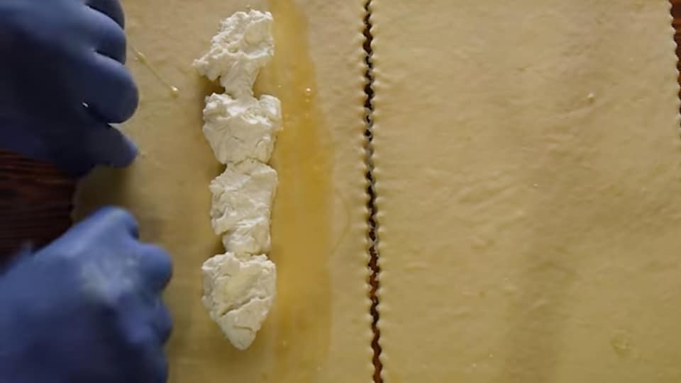 Γεμιστά μπαστουνάκια με τυρί κρέμα και φέτα... 3