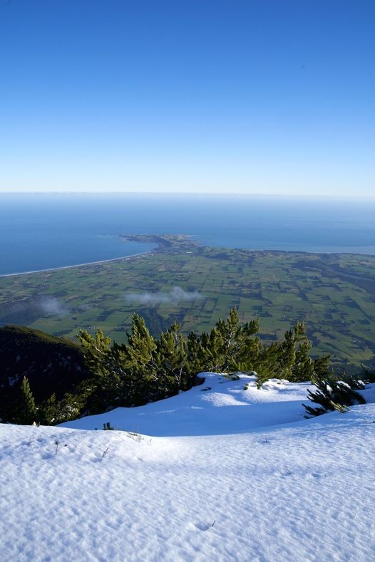 The Kaikōura peninsula from the summit of Mt Fyffe, New Zealand.... 2