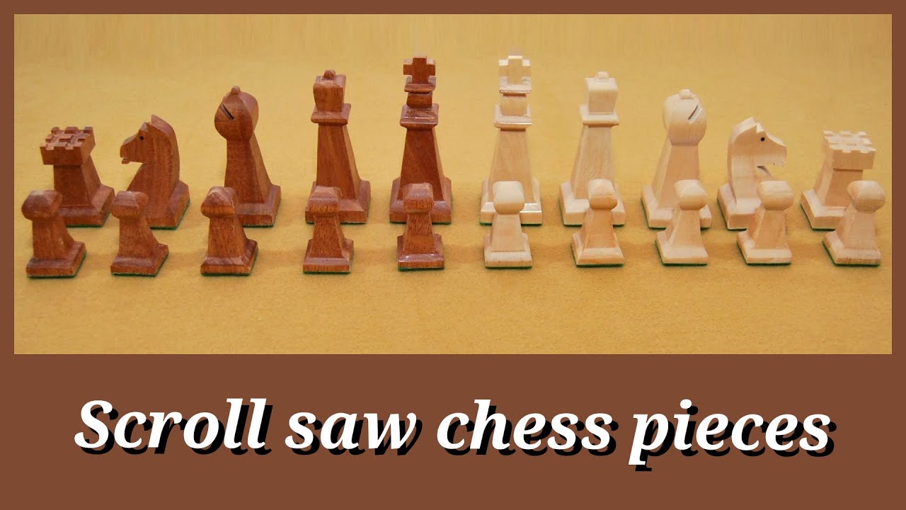 Πιόνια για σκάκι κομμένα με επιτραπέζια σέγα. Τα στάδια της δημιουργίας τους από Empnoia