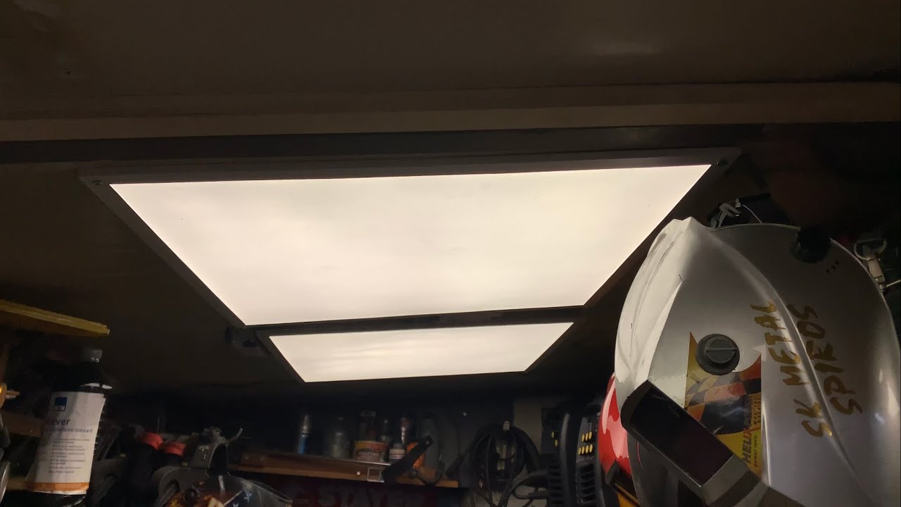 Φωτισμός εργαστηρίου με PL LED PANEL