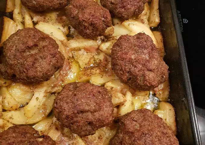 Μπιφτέκια με καραμελωμένες πατάτες στον φούρνο... 1