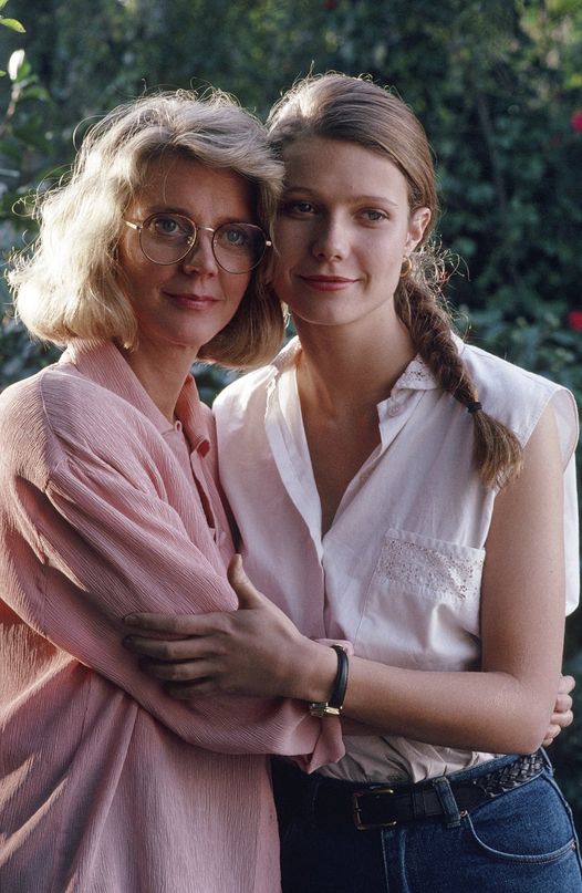 Blythe Danner and her daughter Gwynneth Paltrow.... 3