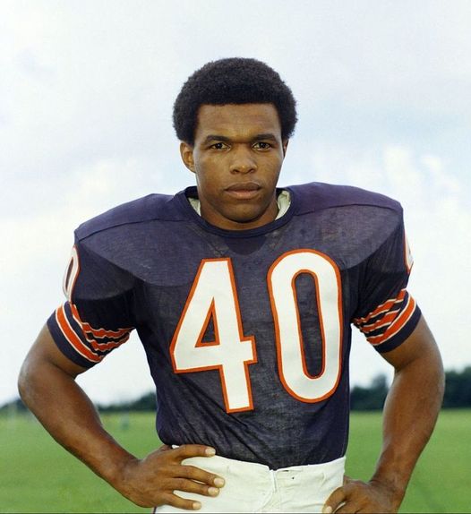 Gale Sayers (May 30, 1943 - September 23, 2020).... 3