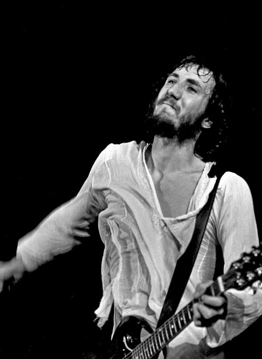 Happy Birthday to The Who's Pete Townshend who turns 76 today!... 2