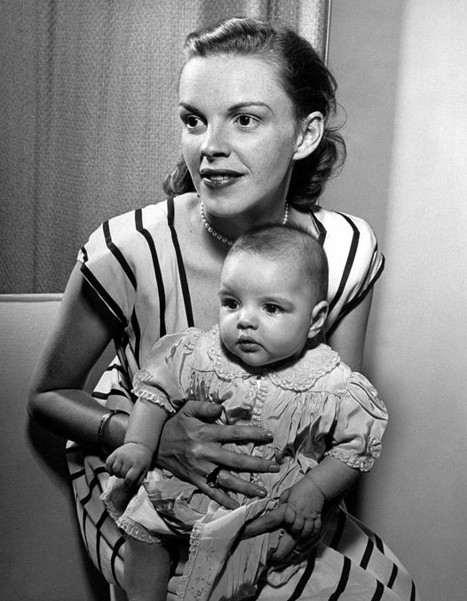 Judy Garland and her daughter Liza Minnelli.... 2