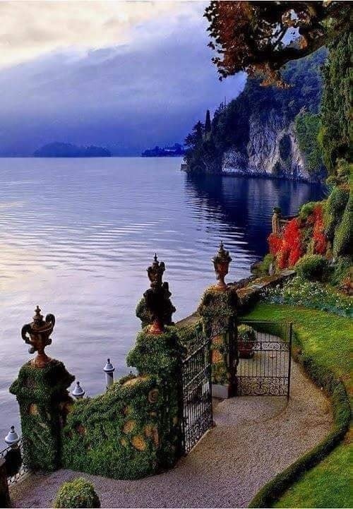 Lake como , Italy... 5