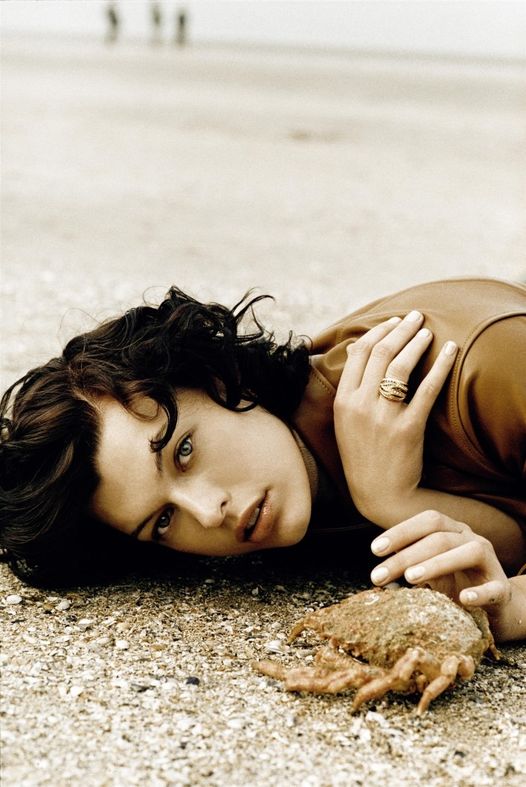 Milla Jovovich photographed by Peter Lindbergh.... 1