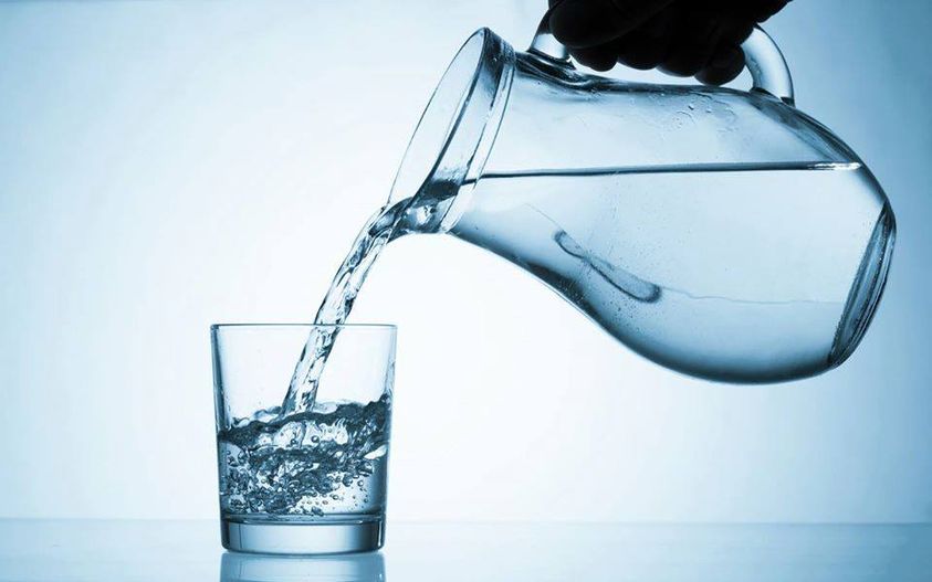 Γνωρίζατε ότι, κατά μέσο όρο ο άνθρωπος πρέπει να πίνει 2,5 λίτρα νερό την ημέρα... 2