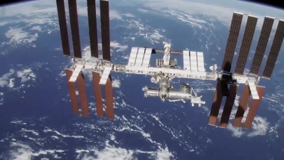 Ο Διεθνής Διαστημικός Σταθμός είναι ένας ερευνητικός διαστημικός σταθμός σε τροχ... 3