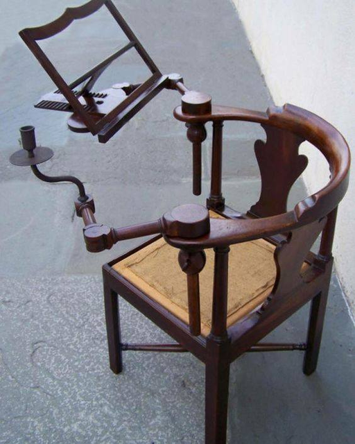 Καρέκλα για διάβασμα με το αναλόγιο κ την θήκη για το κερί του 18ου αιώνα 2