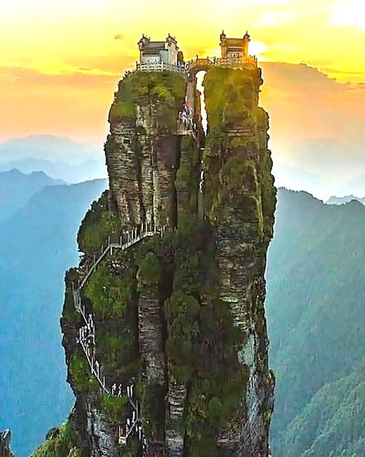Οι Ναοί του Φουντζίνγκ στην Κίνα Η αναρρίχηση σε αυτήν την κορυφή 8.000 σκαλοπα... 3