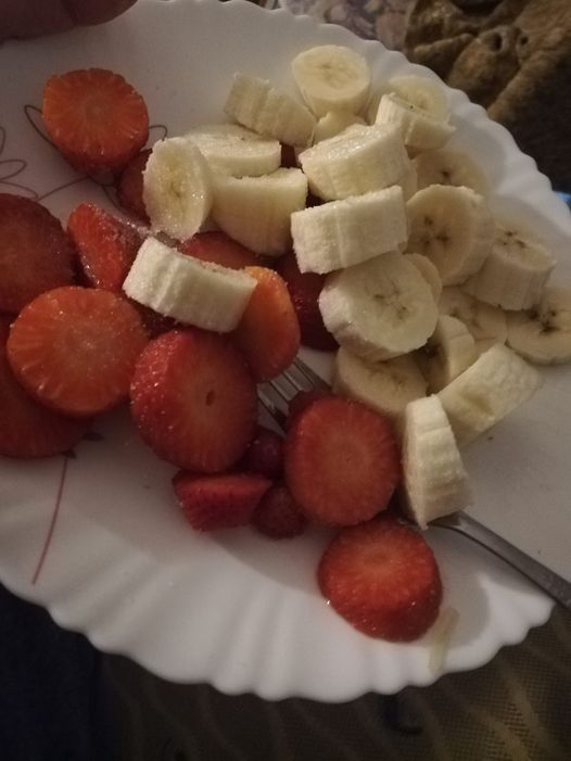 Πρωινό αποτοξίνωσης 4 φράουλες και 1 μπανάνα #καλημερα #healthy #fruit #breakf... 2