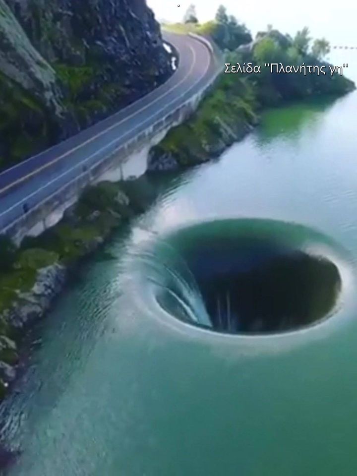 Τρύπα στη λίμνη Berryessa, Καλιφόρνια, ΗΠΑ... 2