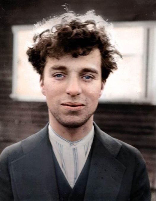Αυτός είναι Τσάρλι Τσάπλιν σε ηλικία 26 ετών, φωτογραφημένος πριν 100 χρόνια. Λέ... 3