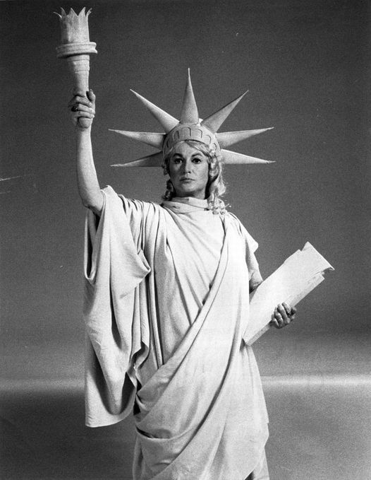 Bea Arthur as The Statue of Liberty.... 2