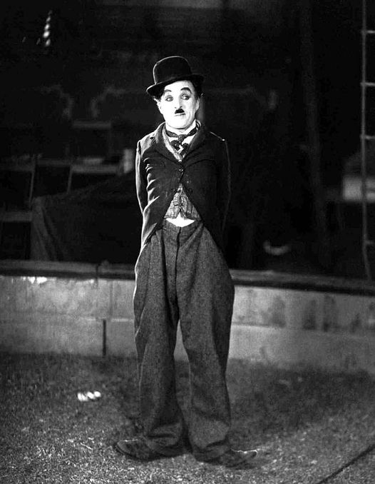 Charlie Chaplin.... 5