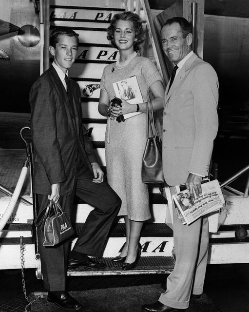 Henry Fonda with his daughter Jane Fonda and son Peter Fonda.... 3