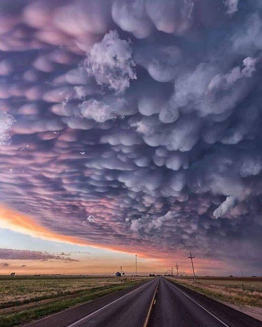 Mammatus clouds, with some of the best colours. Shot in Texas, USA a few years b... 3