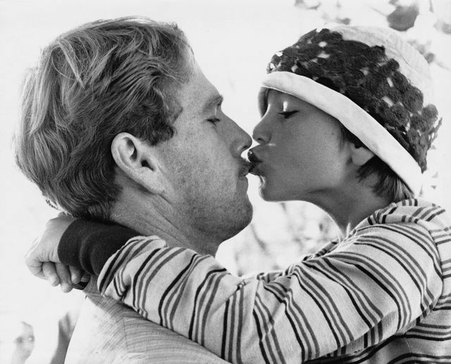 Ryan O'Neal with his daughter Tatum back in the 70s.... 6