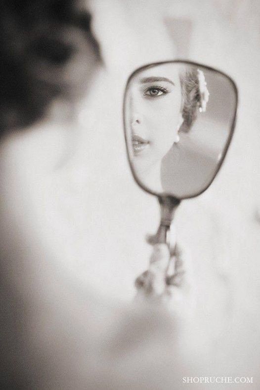 Κοιτάζοντας στον καθρέφτη, είδα μια γυναίκα που έχει τόσα πολλά σημάδια στο πρόσ... 2