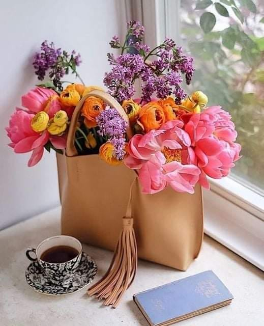 Να είναι η μέρα γεμάτη λουλουδιασμένες στιγμές καλημέρα !!... 2