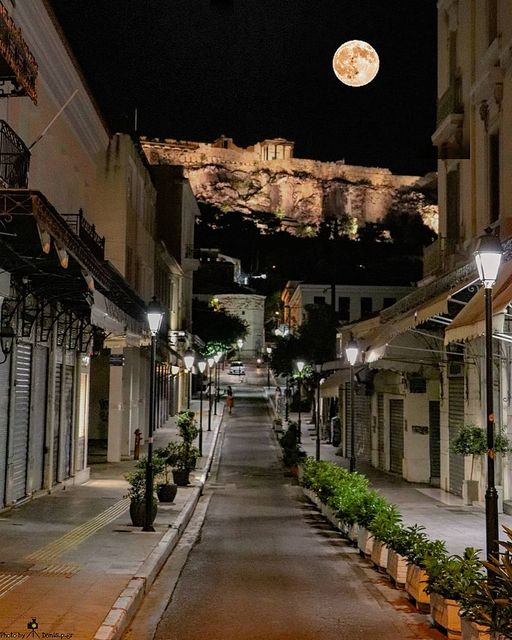 Goodnight from under the Acropolis  !!...