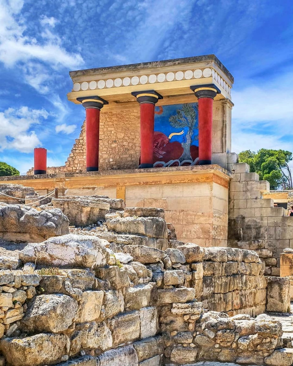 Who has been to the Minoan Palace of Knossos?... 1