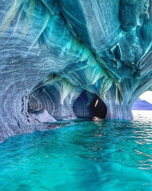 Οι Μαρμάρινες Σπηλιές στην Παταγονία της Χιλής είναι μια σειρά από σπήλαια με εκ... 1