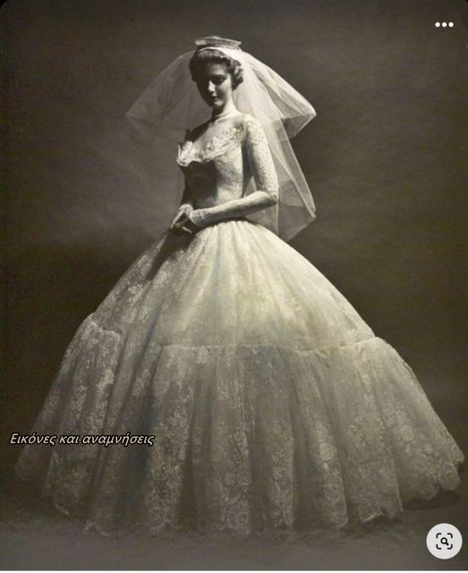 Υπέροχο το νυφικό του 1960 όπως και η νύφη!!... 1