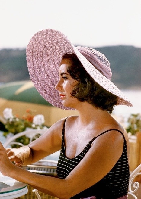 Elizabeth Taylor on the set of "Suddenly Last Summer", June, 1959.Photos by Burt... 1