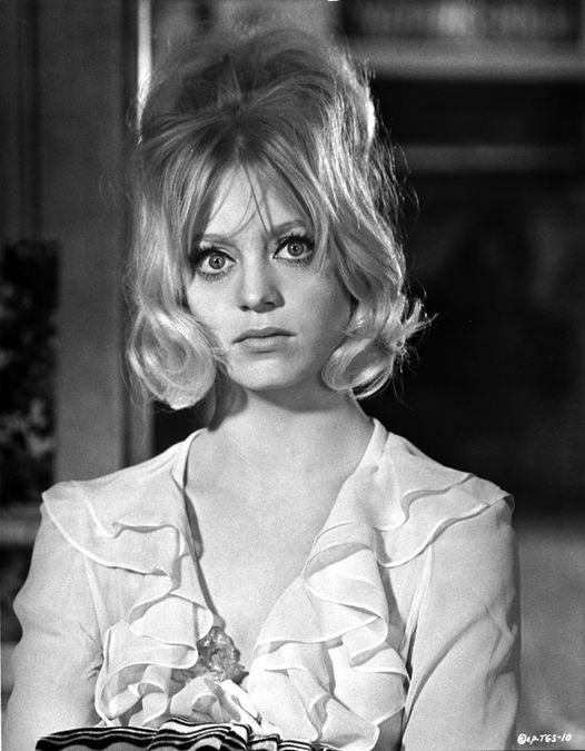 Goldie Hawn... 1