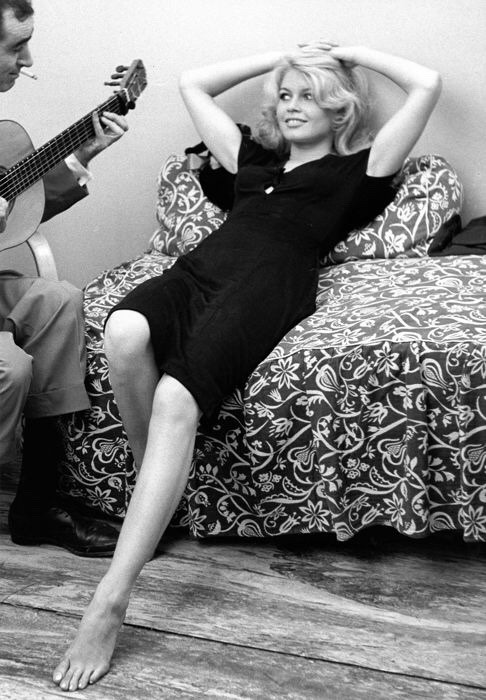 Η Brigitte Bardot κάνει ένα διάλειμμα στα γυρίσματα της ταινίας (La femme et le pantin), 19... 1