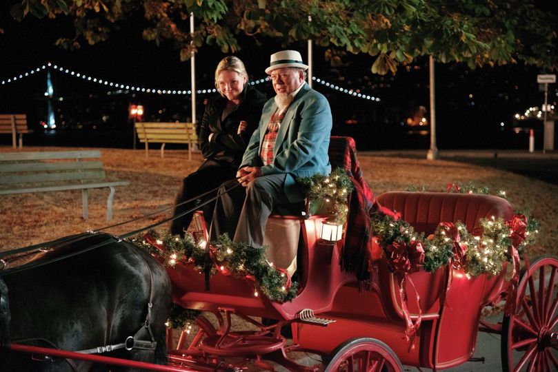 Η Eloise Mumford και ο William Shatner στο Just in Time for Christmas (2015). 1