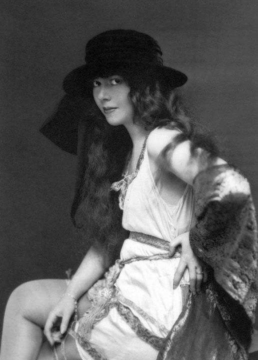 Η ηθοποιός του θεάτρου και του βωβού κινηματογράφου Ann Pennington (23 Δεκεμβρίου 1893 - Όχι... 1