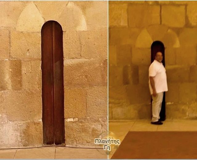 Η πόρτα τραπεζαρίας του μοναστηριού Αλκομπάκας στην Πορτογαλία, έγινε στενή, ώστ... 1
