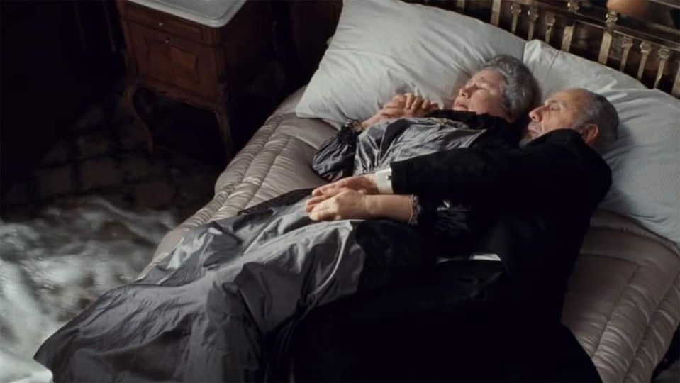 Η σκηνή με το ηλικιωμένο ζευγάρι που πέθανε αγκαλιά στην ταινία "Τιτανικός", είν...