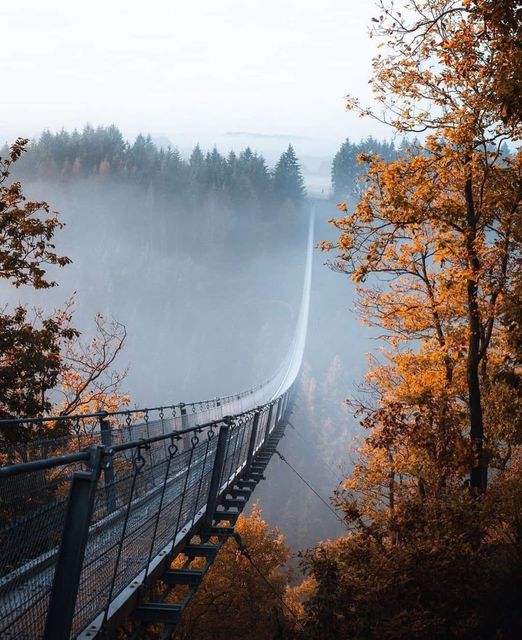 Θεαματική γέφυρα στη Γερμανία... 1