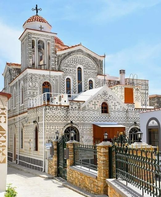 Ο ιερός ναός των Εισοδιων της Παναγίας στο Πυργι της Χίου!! Αμην... 1
