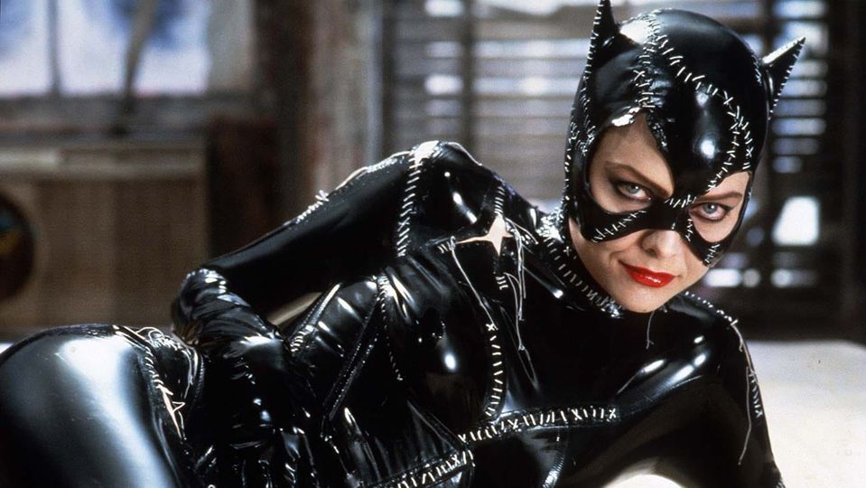 Το κουστούμι Catwoman της Μισέλ Φάιφερ στην ταινία "Batman Returns", έπρεπε να ε... 1