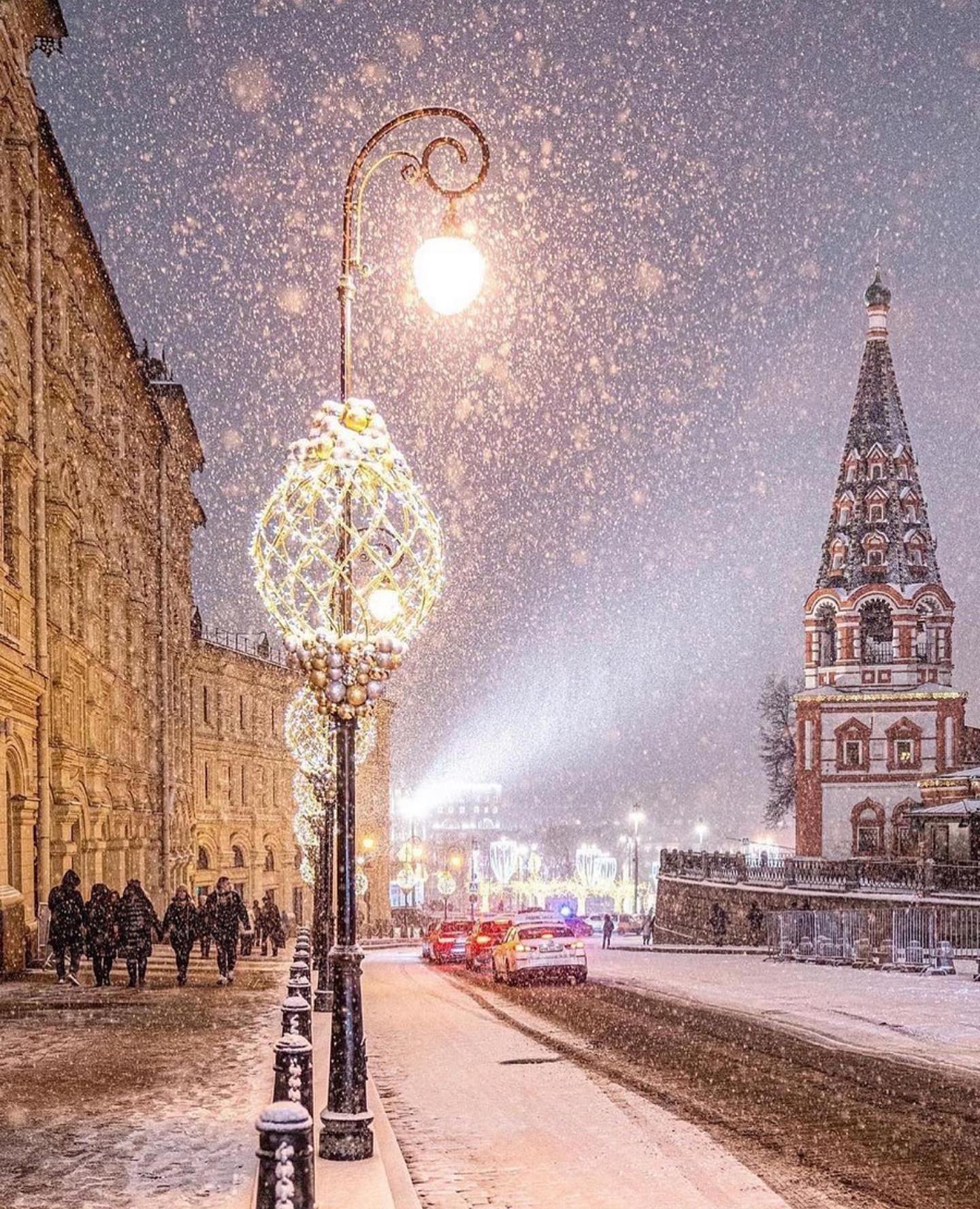 Χριστουγεννιάτικα φώτα της Μόσχας, Ρωσία από την @elena.krizhevskaya #bestintravel #tra... 2