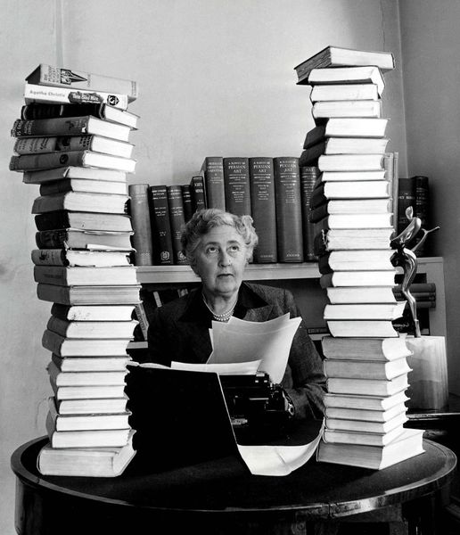 Agatha Christie (15 Σεπτεμβρίου 1890 - 12 Ιανουαρίου 1976).... 1