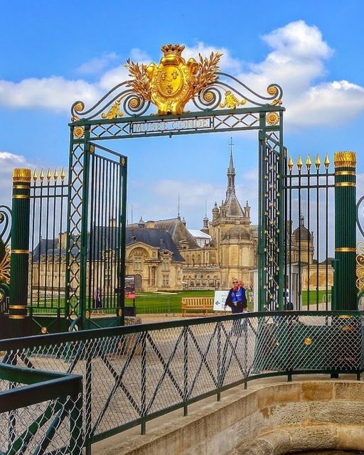 Chantilly, Γαλλία. Η κύρια είσοδος των ενώσεων Chantilly Château (με... 1