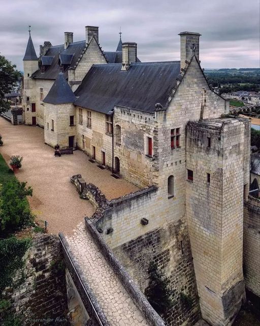 Forteresse Royale de Chinon - Ένα ιστορικό κάστρο στο Chinon, Γαλλία - Φωτογραφία © b... 1