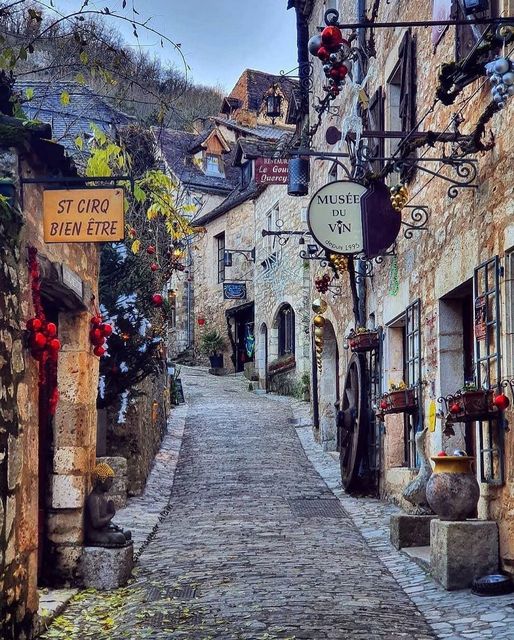 Saint-Cirq-Lapopie - Το υπέροχο χωριό συγκαταλέγεται στις πιο όμορφες βίλες... 1