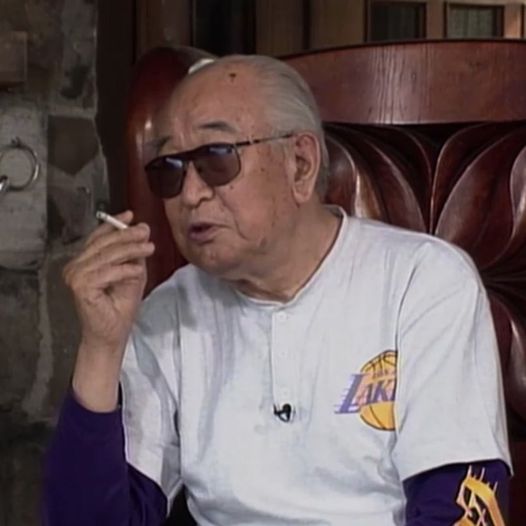 Ζεσταίνει την καρδιά μου όταν ξέρω ότι ο Akira Kurosawa ήταν οπαδός των Lakers... 1