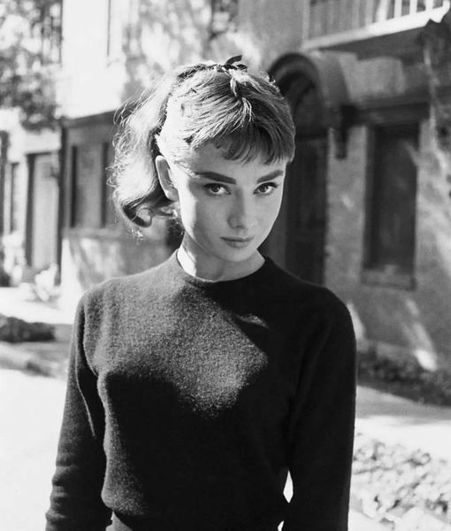 Η Audrey Hepburn φωτογραφήθηκε κατά την παραγωγή του "Sabrina" το 1954... 1