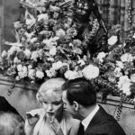 Η Marilyn Monroe και ο Yves Montand σε συνέντευξη τύπου για το Let's Make Love, 1960....