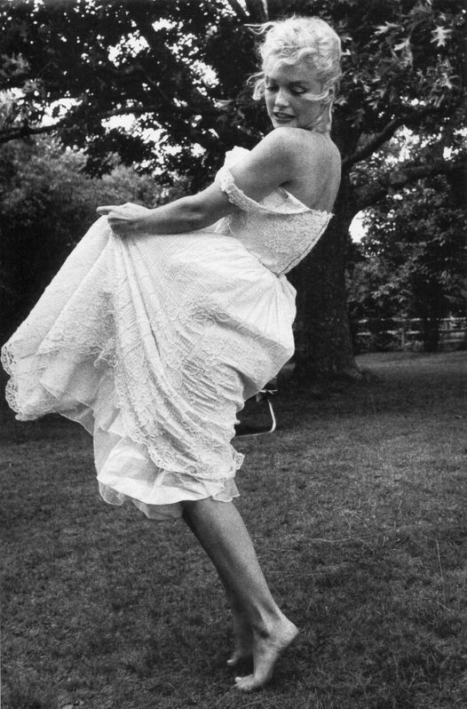 Η Marilyn Monroe φωτογραφήθηκε από τον Sam Shaw, 1958.... 1