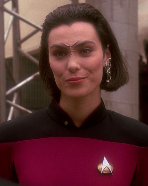Η Michelle Forbes ως Σημαιοφόρος Ro στο Star Trek: The Next Generation.... 1